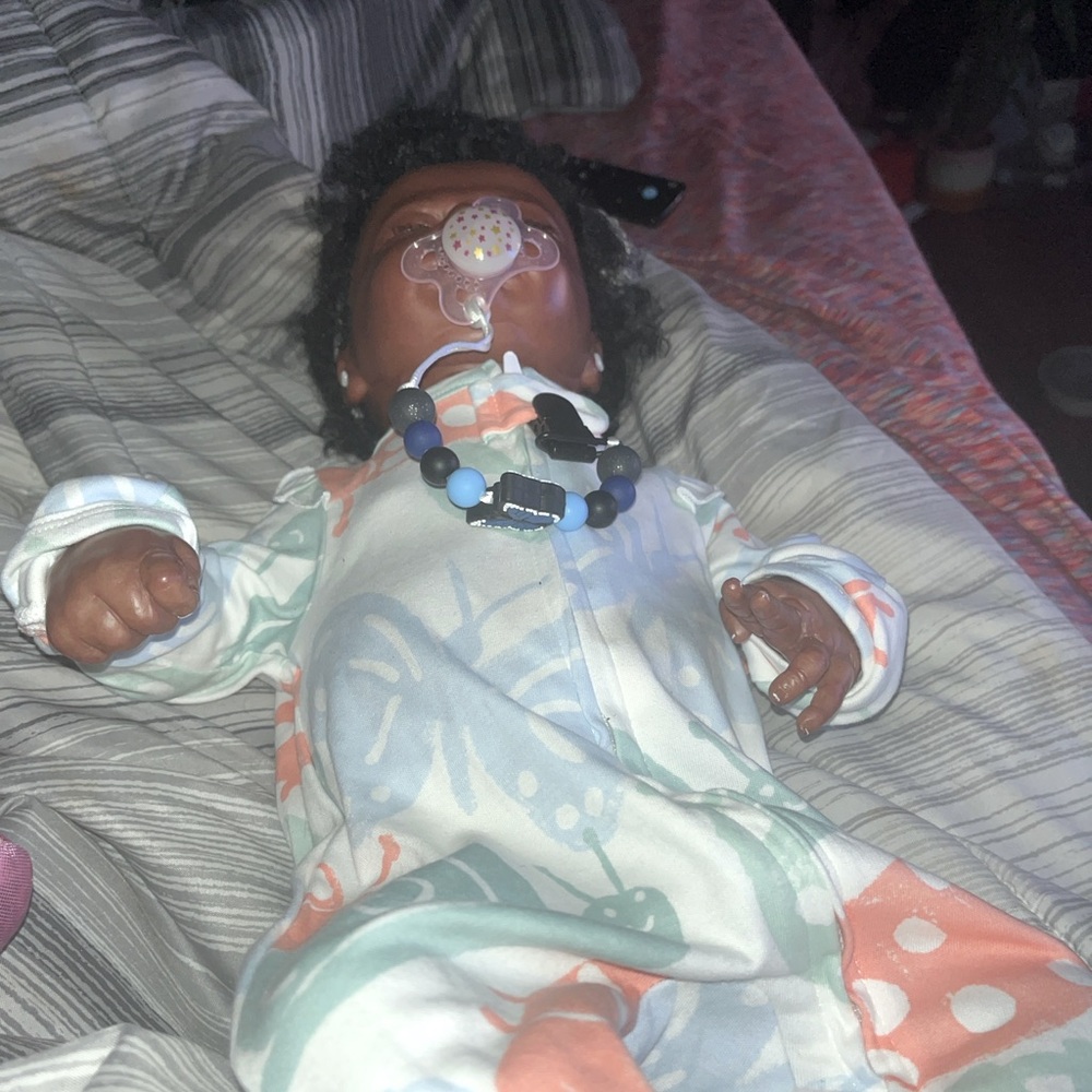 She come with clothes  and two parifier under brae n under bark